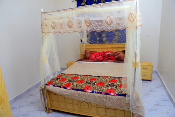 The Travelers’ Twin (Top Floor –  Rooms 2 Sharing Facilities)